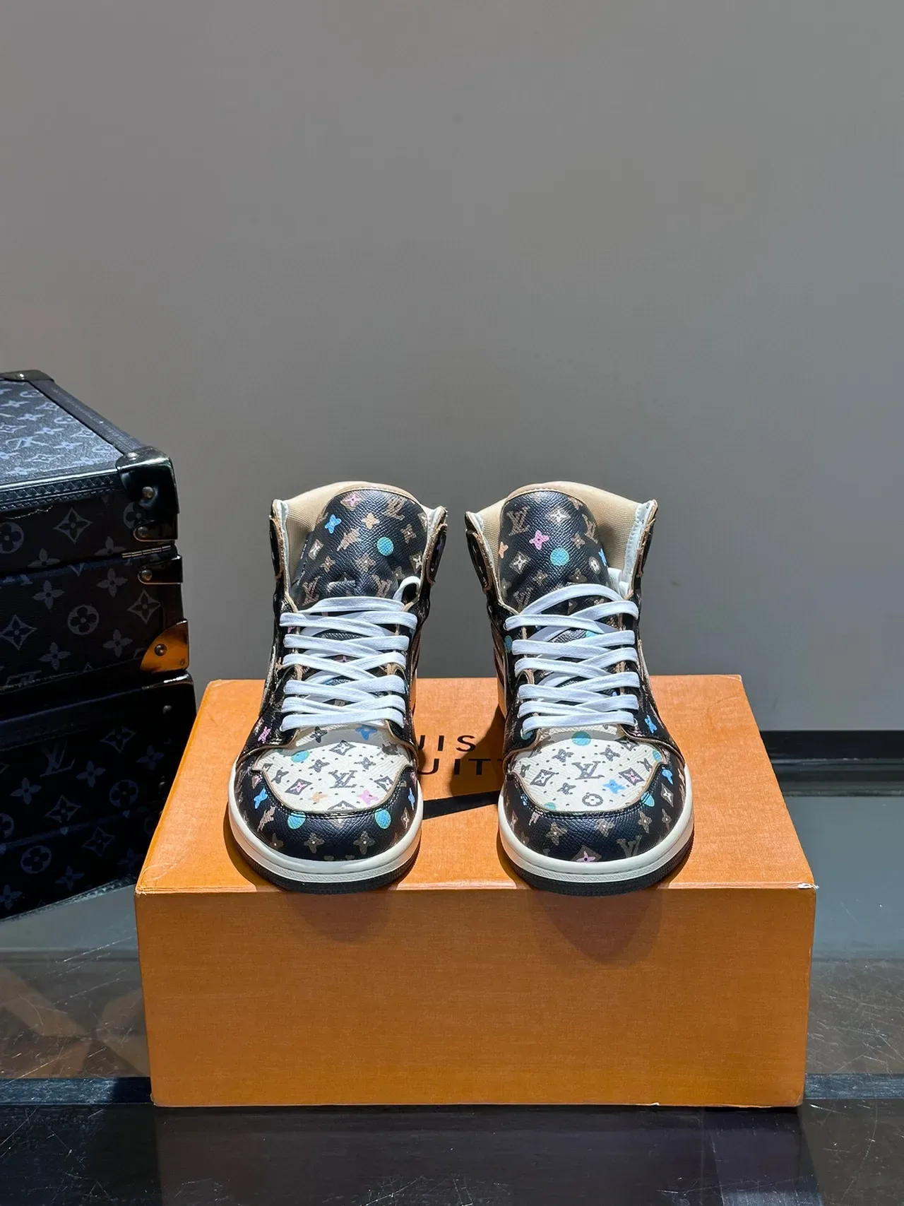 Nike Air Jordan 1 Monogram Print High-Top Basketball Shoes 2