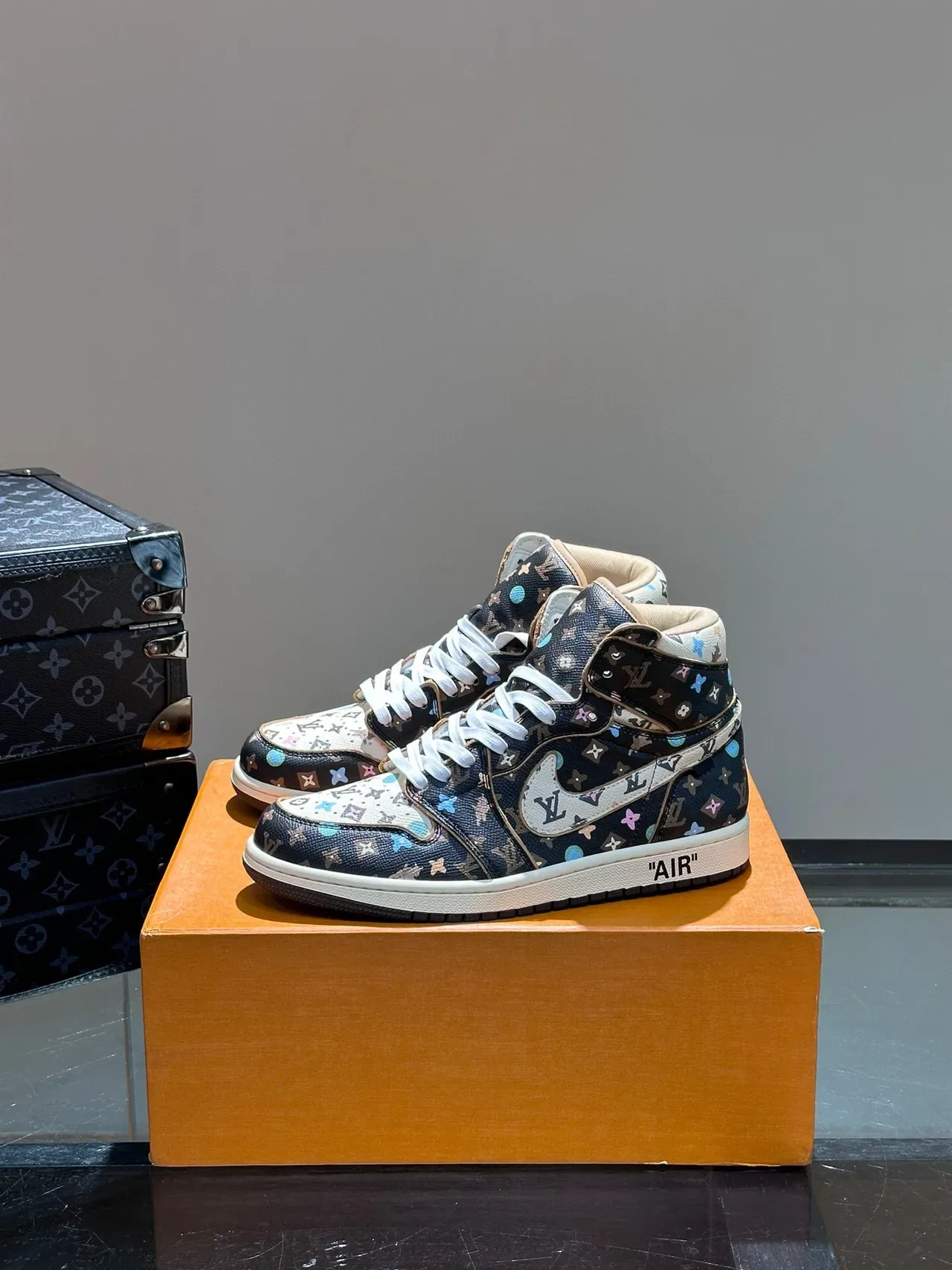 Nike Air Jordan 1 Monogram Print High-Top Basketball Shoes 3