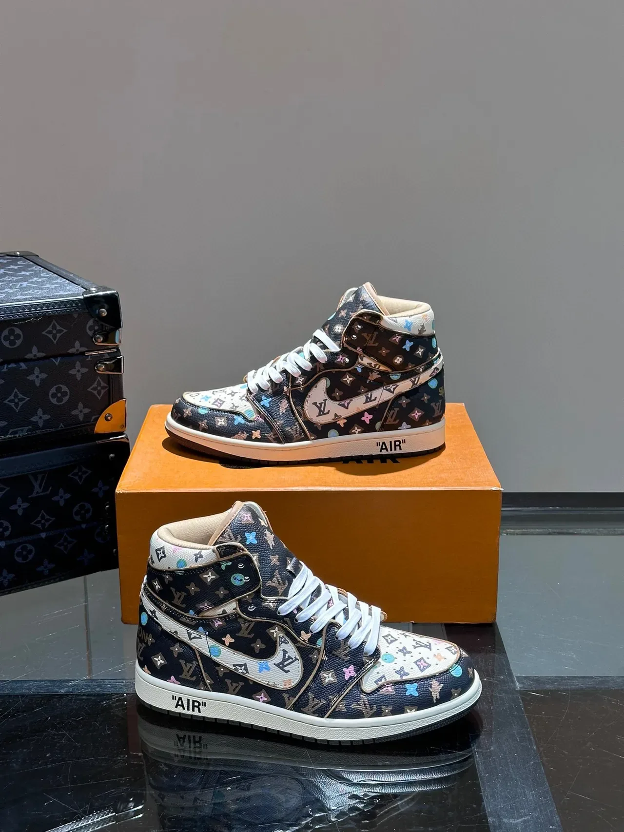 Nike Air Jordan 1 Monogram Print High-Top Basketball Shoes 4