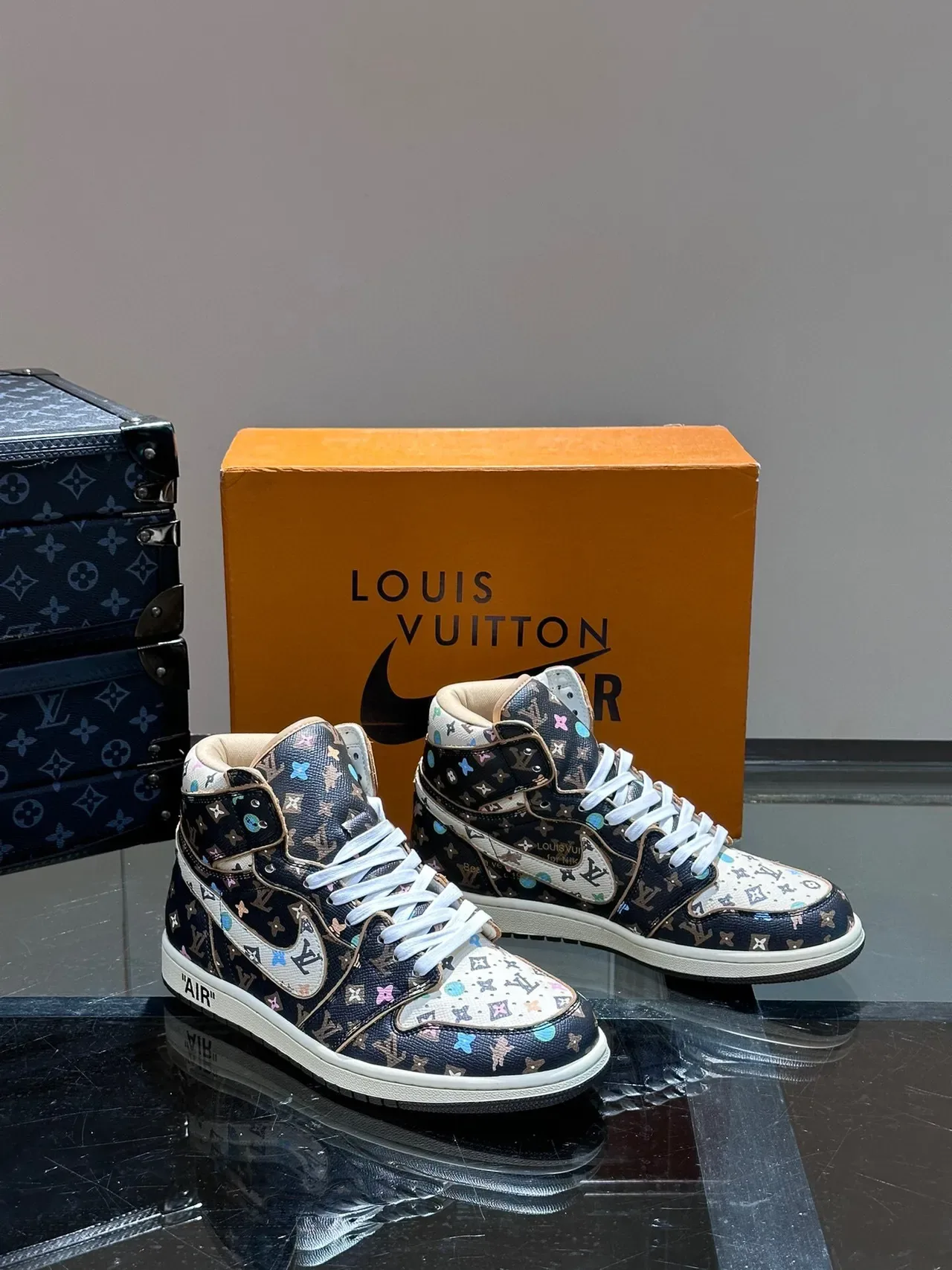 Nike Air Jordan 1 Monogram Print High-Top Basketball Shoes 5