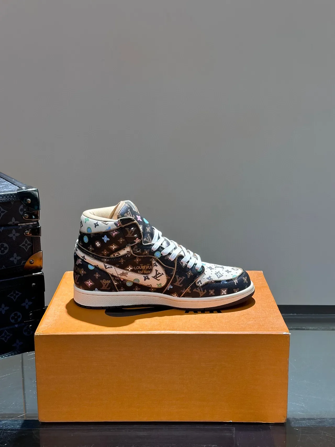 Nike Air Jordan 1 Monogram Print High-Top Basketball Shoes 6