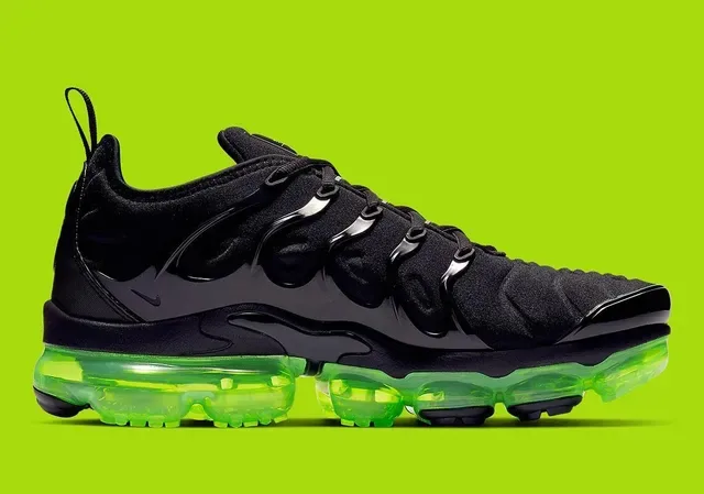 Nike Air Max Plus Black Neon Green Lifestyle Sneakers 3