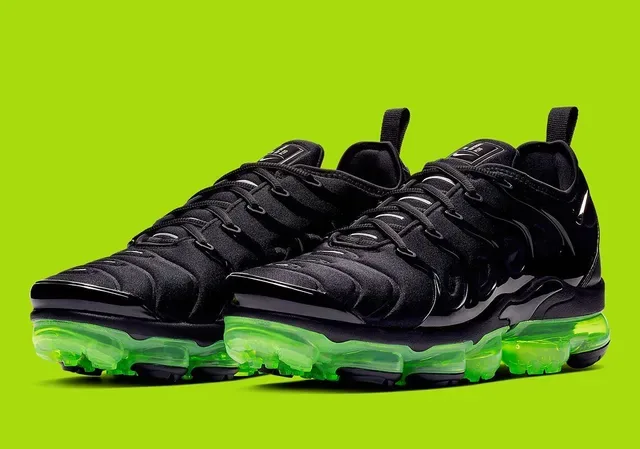 Nike Air Max Plus Black Neon Green Lifestyle Sneakers 4