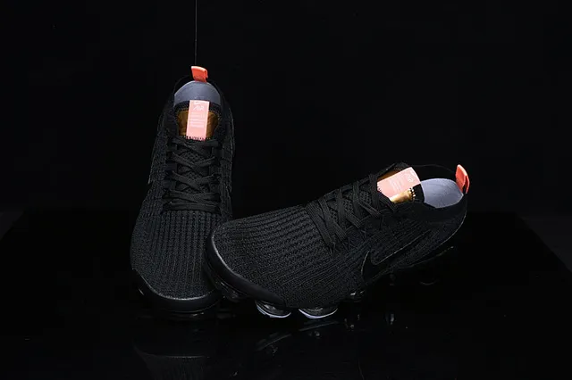 Nike Air VaporMax 黑色橙色金色跑鞋 8