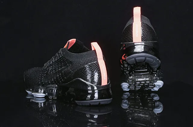 Nike Air VaporMax 黑色橙色金色跑鞋 9