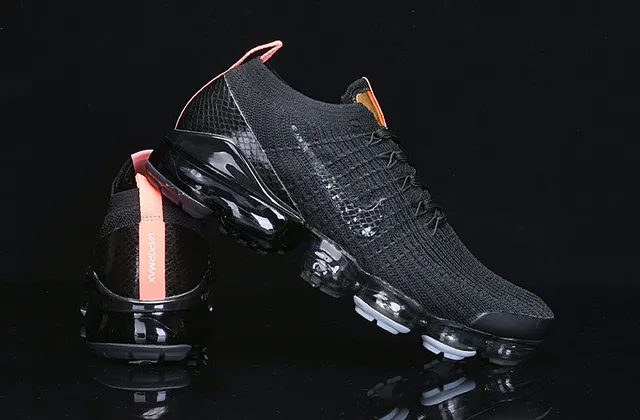 Nike Air VaporMax 黑色橙色金色跑鞋 10