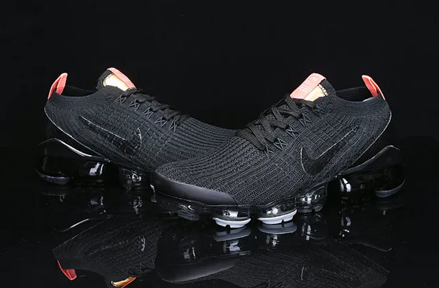 Nike Air VaporMax 黑色橙色金色跑鞋 11
