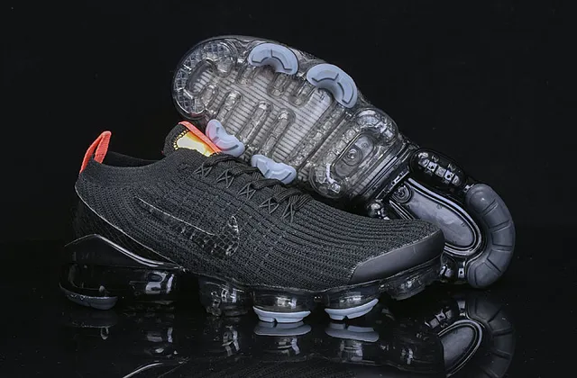Nike Air VaporMax 黑色橙色金色跑鞋 12