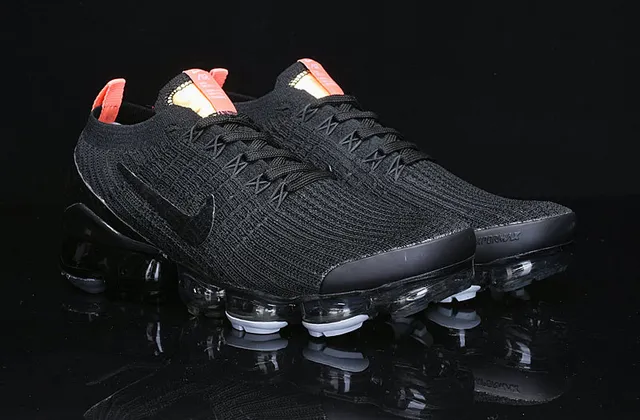Nike Air VaporMax 黑色橙色金色跑鞋 13