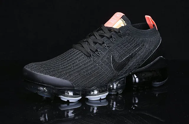 Nike Air VaporMax 黑色橙色金色跑鞋 14