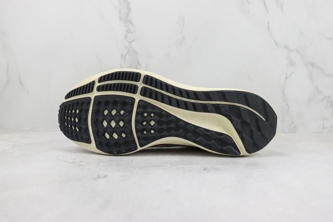 Nike Air Zoom Pegasus 40 白红米色跑鞋 8