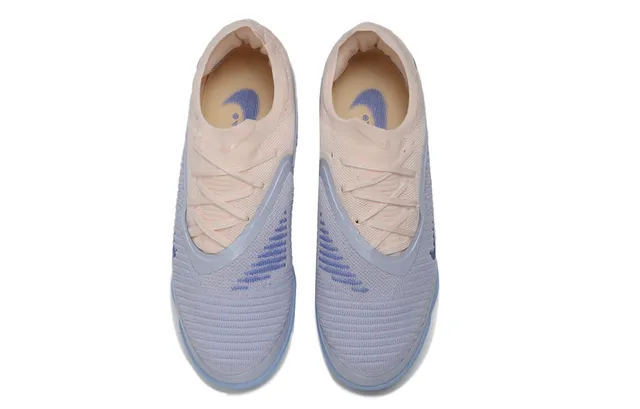 Nike Beige Blue Low-Profile Knit Upper Turf Soccer Shoes 2