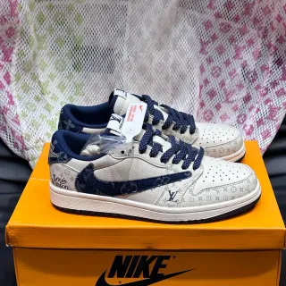 Nike Beige Navy Low Top Zapatillas Lifestyle con Punta Perforada