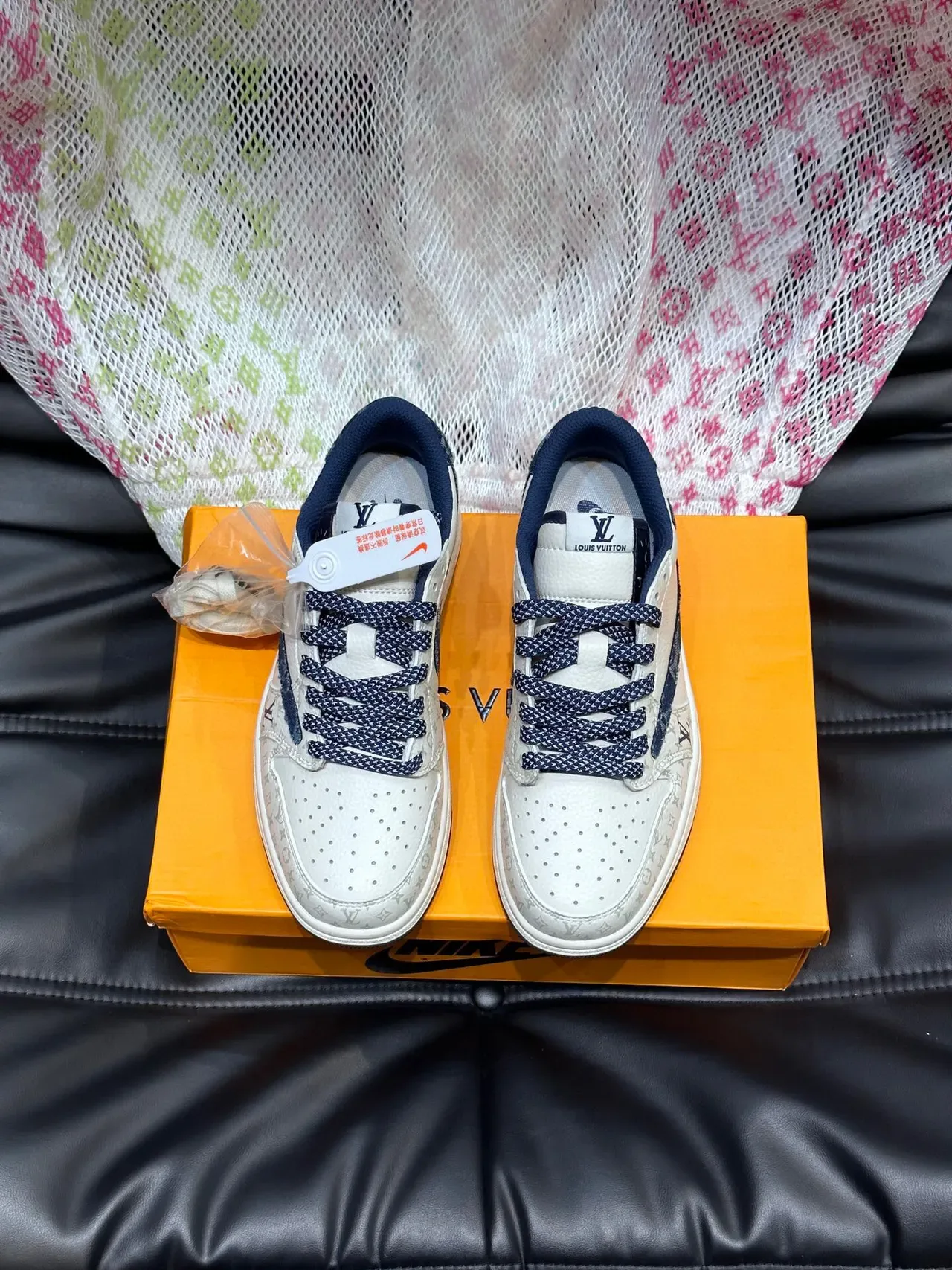 Nike Beige Navy حذاء رياضي منخفض مثقب الأصابع لايف ستايل سنيكرز 2