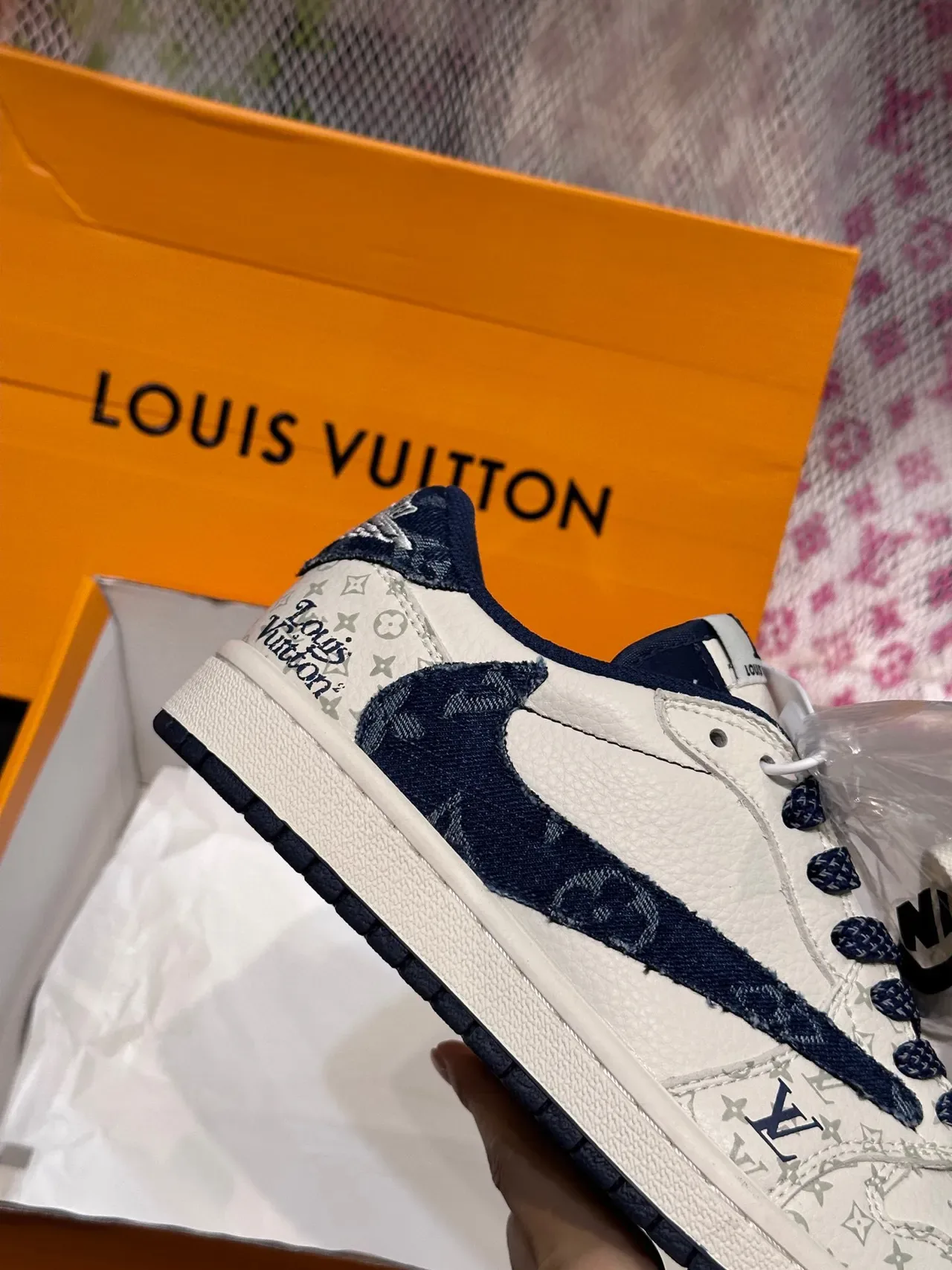 Nike Beige Navy حذاء رياضي منخفض مثقب الأصابع لايف ستايل سنيكرز 6