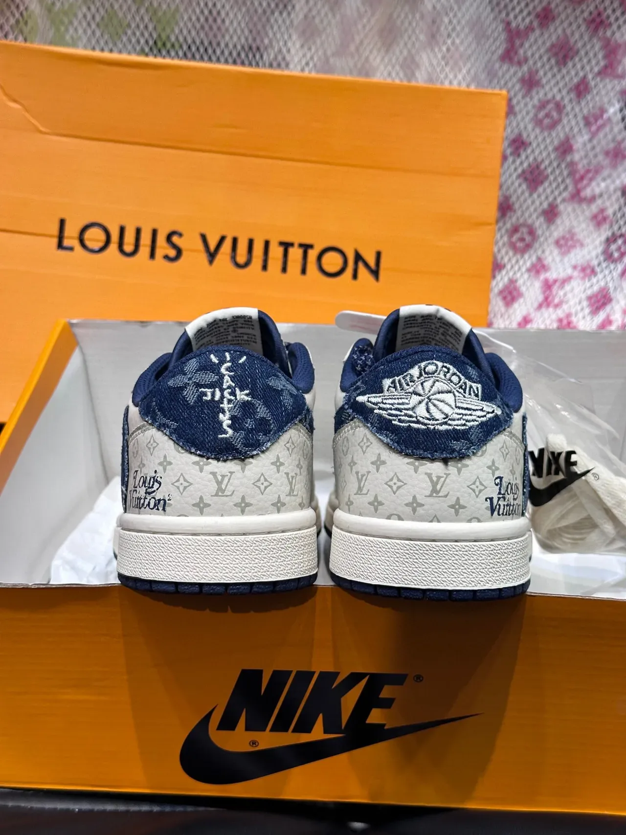 Nike Beige Navy حذاء رياضي منخفض مثقب الأصابع لايف ستايل سنيكرز 7
