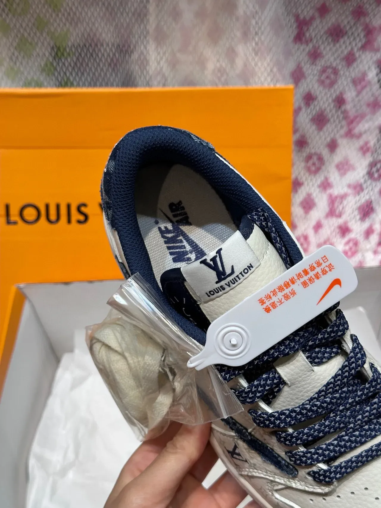 Nike Beige Navy حذاء رياضي منخفض مثقب الأصابع لايف ستايل سنيكرز 8