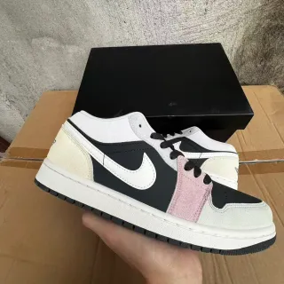 Nike Beige Rose Baskets Lifestyle Basses En Daim Et Cuir Avec Construction De Panneaux