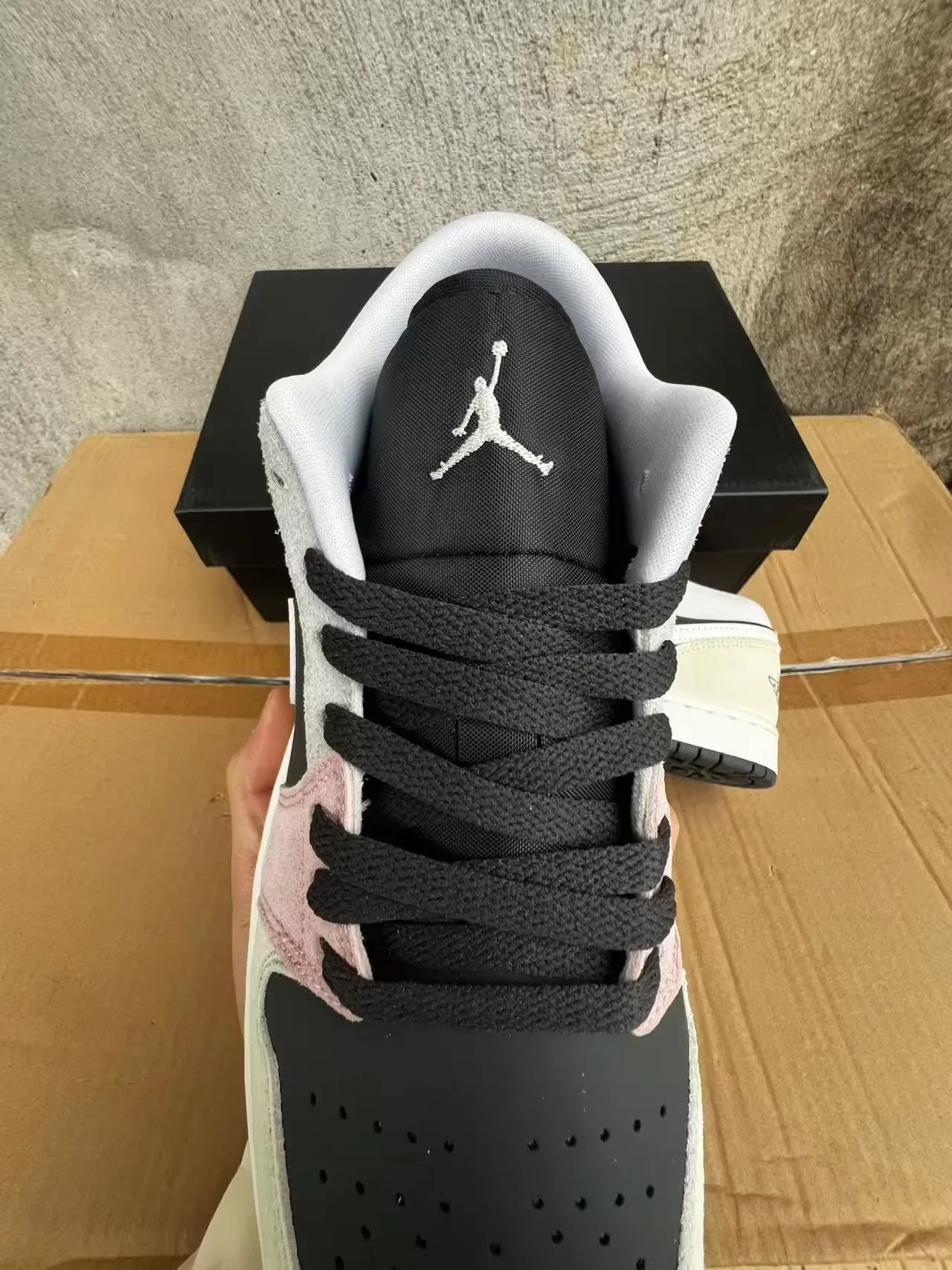 Nike Beige Rose Baskets Lifestyle Basses En Daim Et Cuir Avec Construction De Panneaux 4