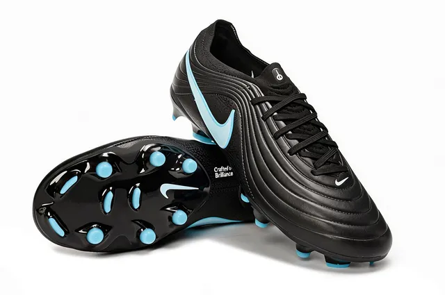 Nike Zapatos de fútbol negros y azules con empeine sintético ribeteado, cuello bajo y para terreno firme 4