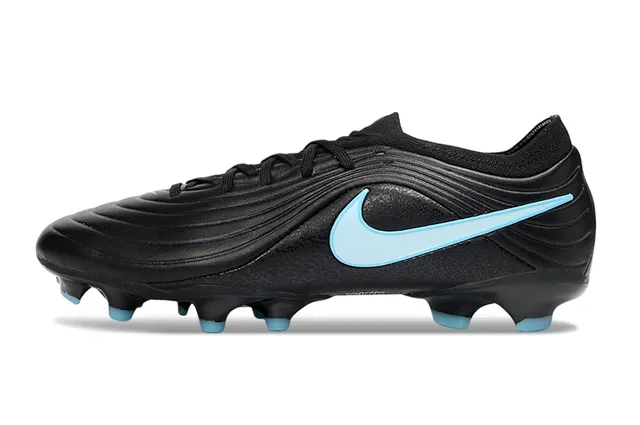 Nike Zapatos de fútbol negros y azules con empeine sintético ribeteado, cuello bajo y para terreno firme 8