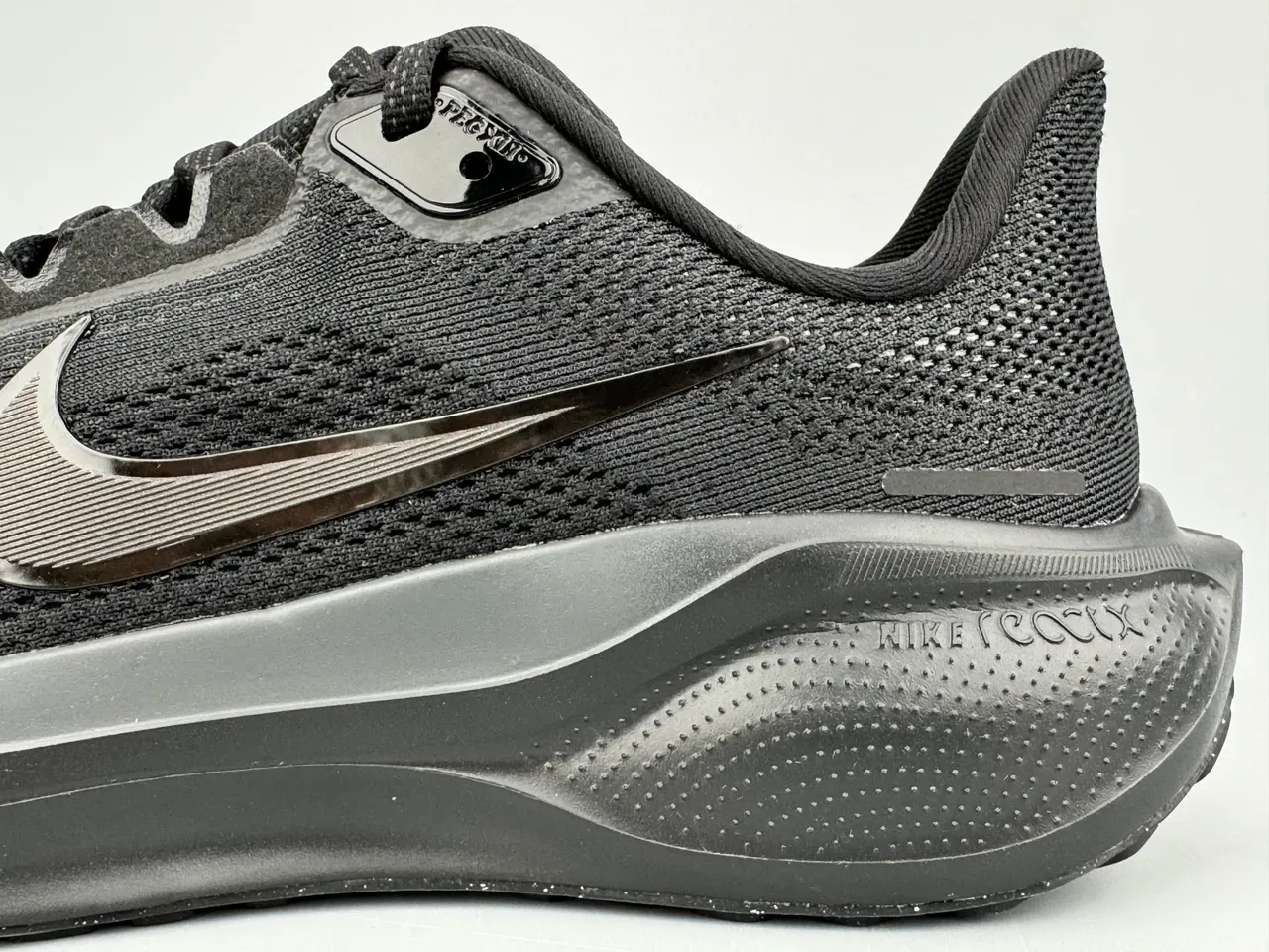 Nike Black Engineered Mesh Upper Monochrome Running Shoes 5