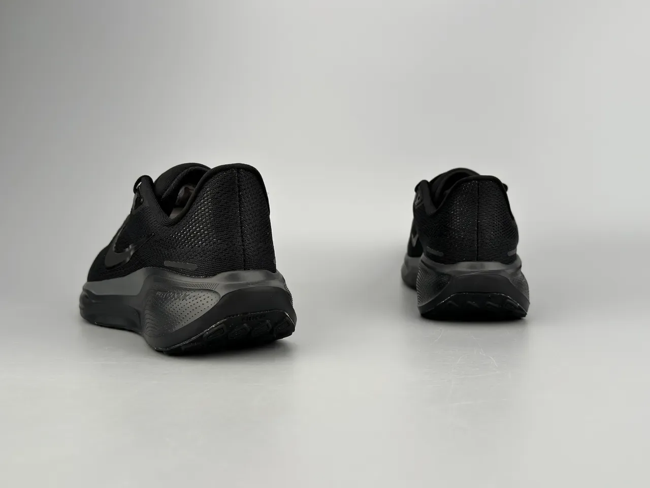 Nike Black Engineered Mesh Upper Monochrome Running Shoes 6