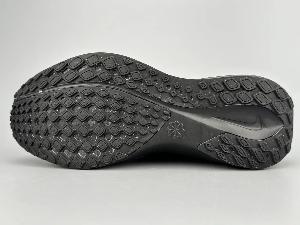 Nike Black Engineered Mesh Upper Monochrome Running Shoes 8