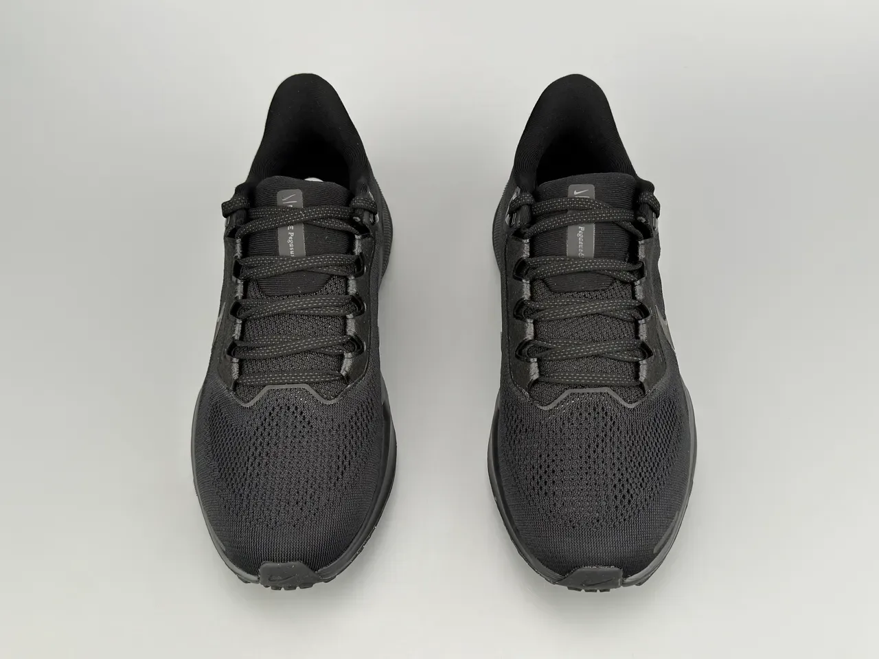 Nike Black Engineered Mesh Upper Monochrome Running Shoes 9