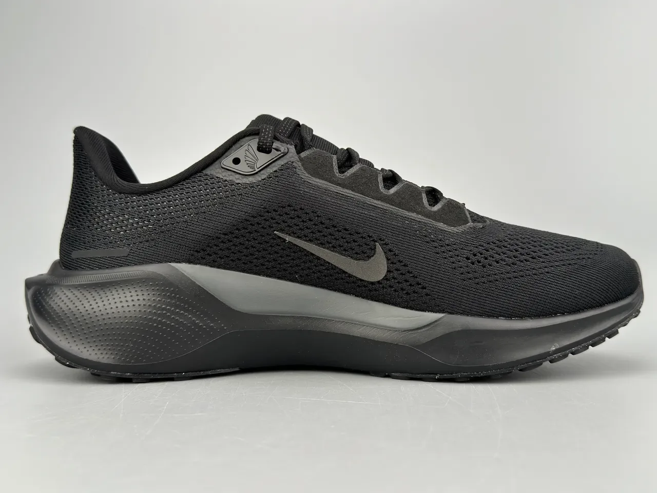 Nike Black Engineered Mesh Upper Monochrome Running Shoes 10