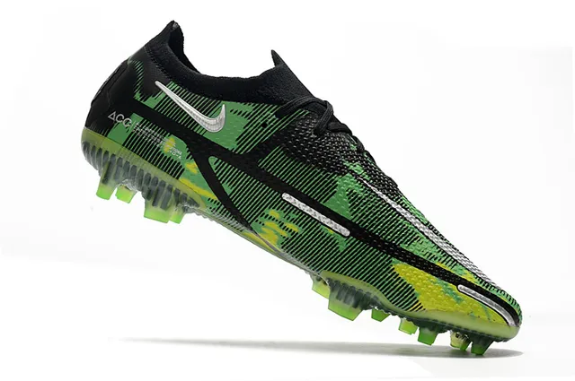 Nike أحذية كرة القدم سوداء خضراء مع الجزء العلوي من الخياطة وطباعة كامو للأرضية الصلبة 3