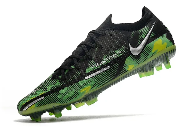 Nike أحذية كرة القدم سوداء خضراء مع الجزء العلوي من الخياطة وطباعة كامو للأرضية الصلبة 4