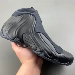 Nike Tênis Lifestyle Pretos com Upper de Espuma Moldada e Colar de Meia Integrado