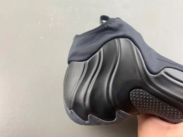 Nike Black Molded Foam Upper Integrated Sock Collar Lifestyle Sneakers 3