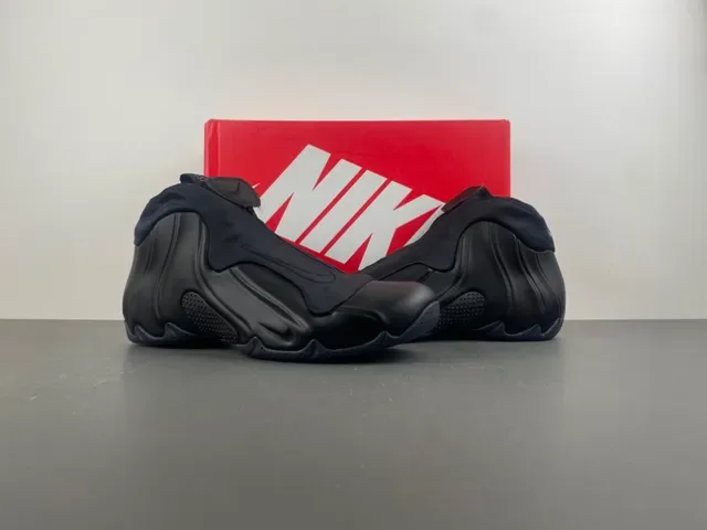 Nike Black Molded Foam Upper Integrated Sock Collar Lifestyle Sneakers 11