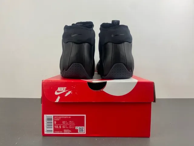 Nike Black Molded Foam Upper Integrated Sock Collar Lifestyle Sneakers 15