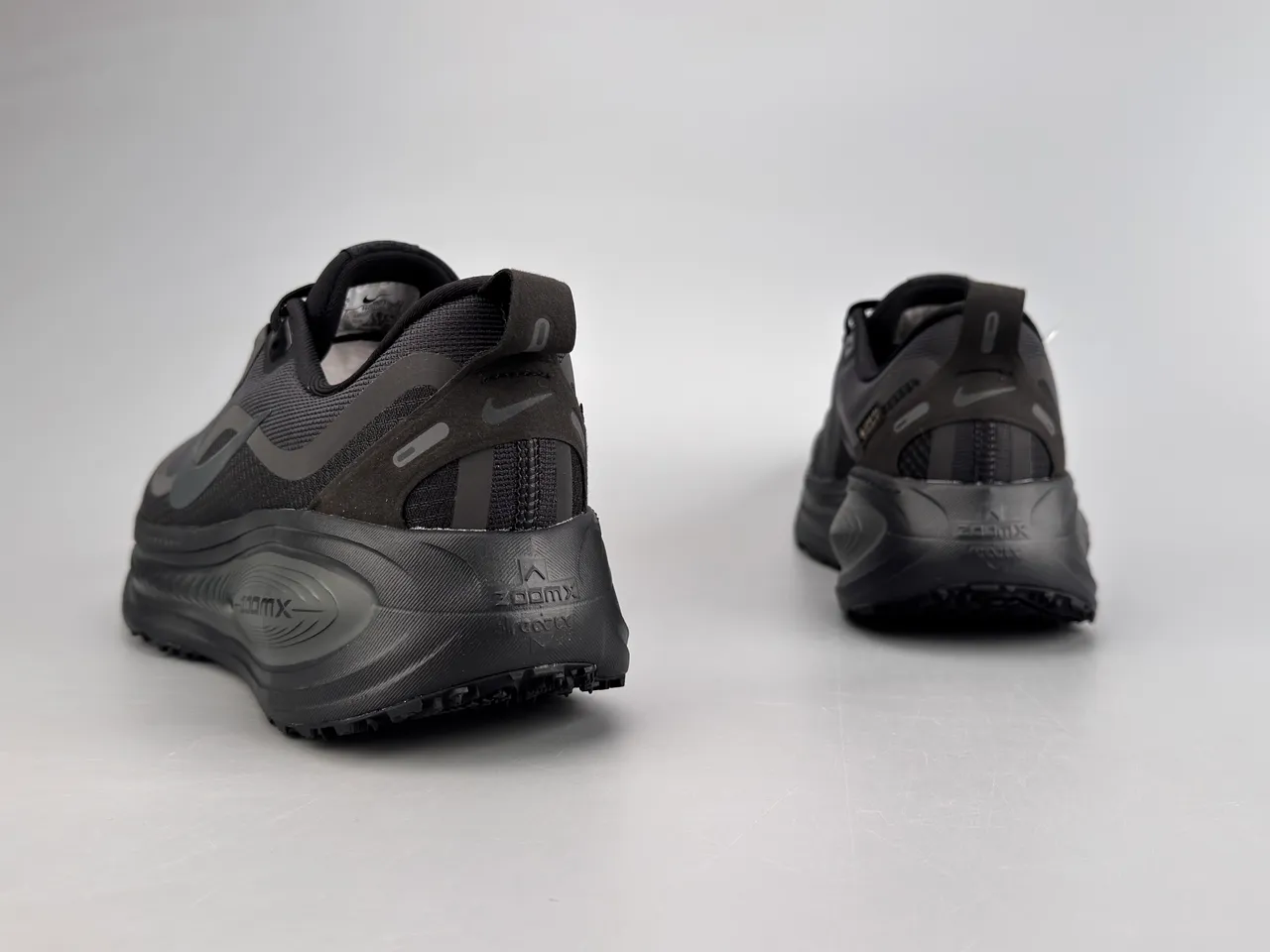 Nike Black Monochrome GORE-TEX Waterproof Upper Running Shoes 8