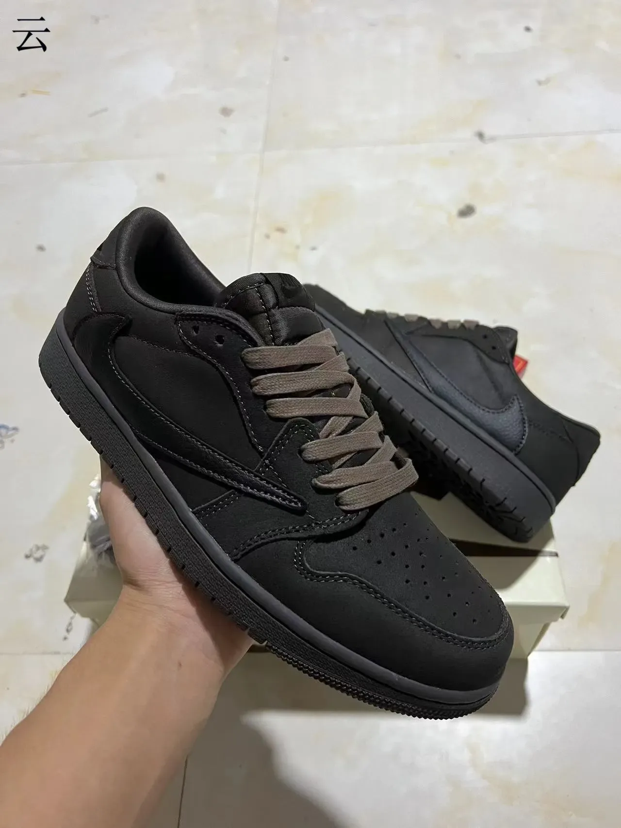 Nike Black Monochrome Leather-Suede Mix Upper Lifestyle Sneakers 2