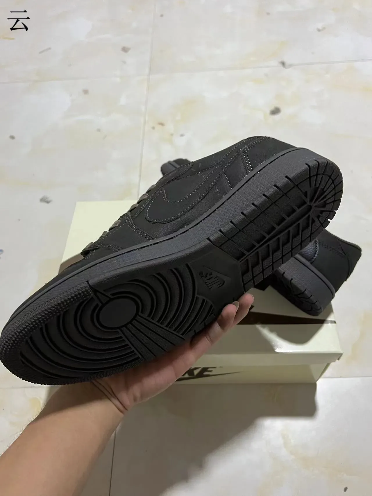 Nike Black Monochrome Leather-Suede Mix Upper Lifestyle Sneakers 6