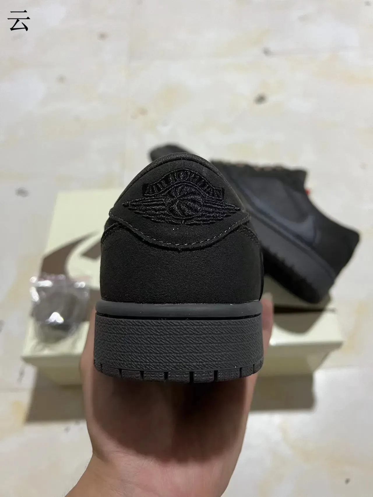 Nike Black Monochrome Leather-Suede Mix Upper Lifestyle Sneakers 8