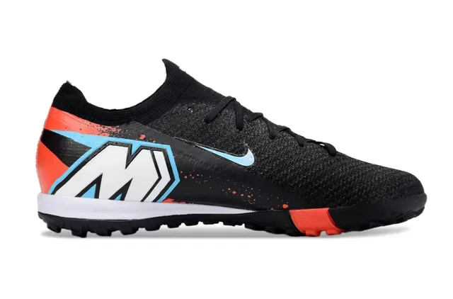 Nike أحذية كرة القدم باللون الأسود والبرتقالي مع upper من التنجيل وكعب turf 7
