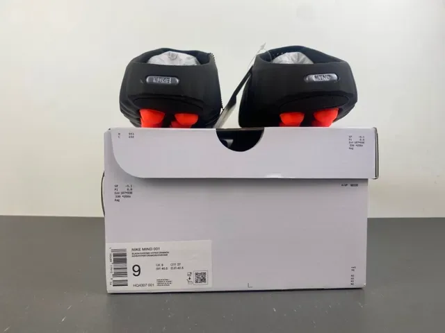 Nike 黑色橙色 透气鞋面 无鞋带 运动鞋 18