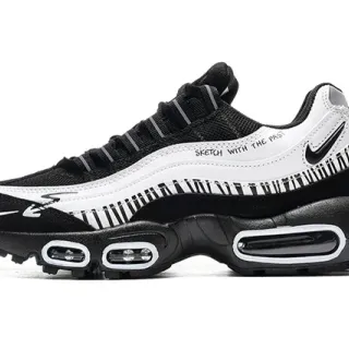 نايك أحذية رياضية سوداء وبيضاء مع Air Cushioning وطبقات علوية متعددة و sneakers lifestyle