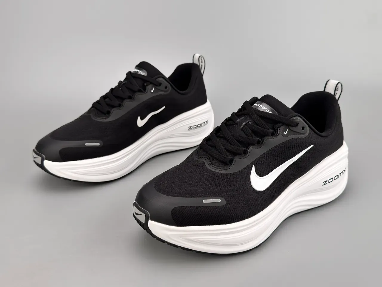 Nike Black White Engineered Mesh Upper Sculpted ZoomX Midsole Running Shoes 5