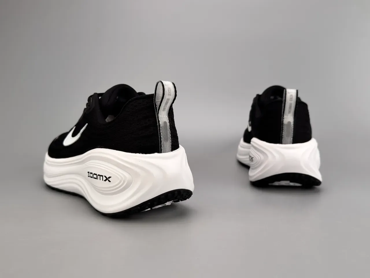 Nike Black White Engineered Mesh Upper Sculpted ZoomX Midsole Running Shoes 6