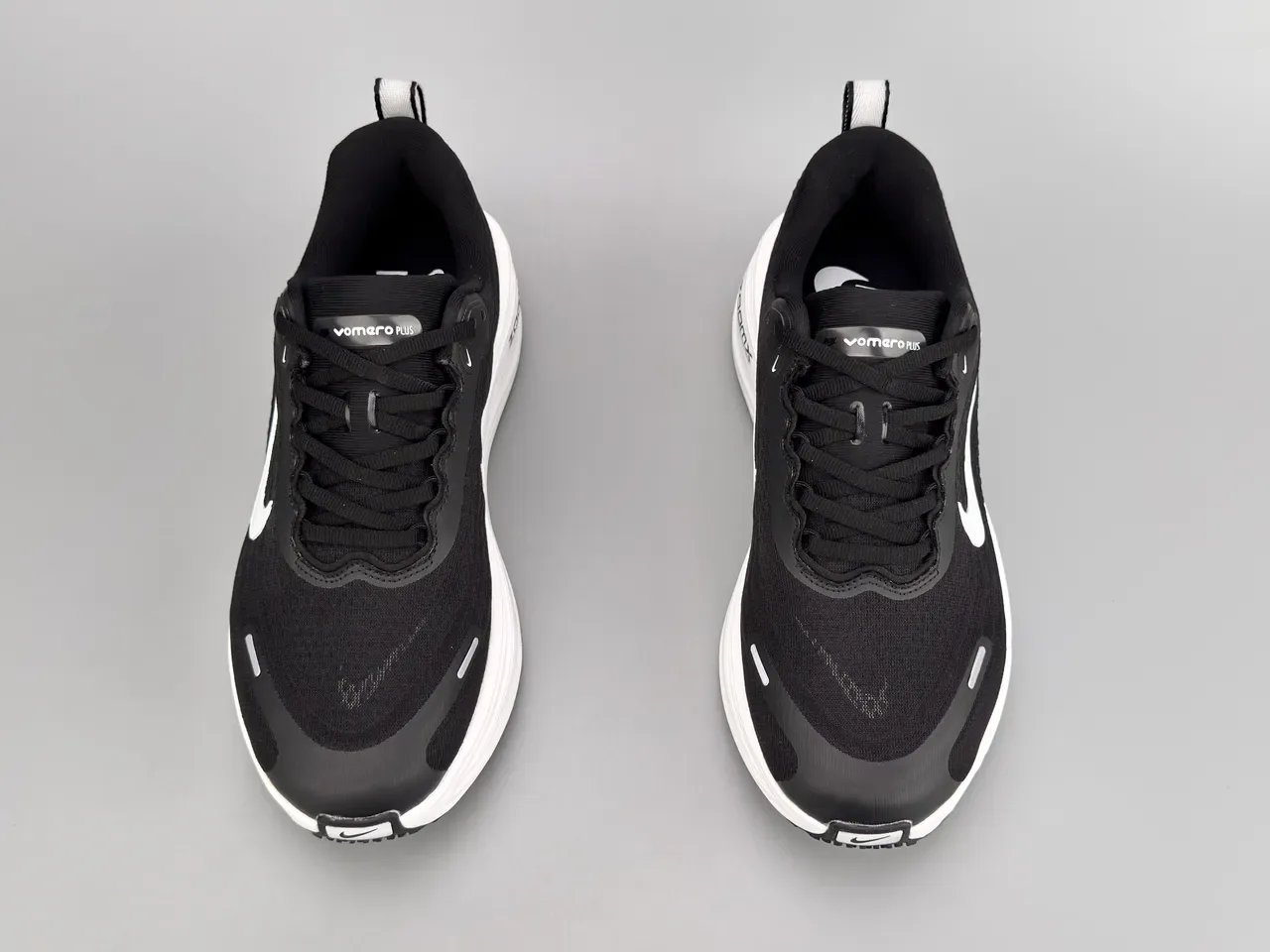 Nike Black White Engineered Mesh Upper Sculpted ZoomX Midsole Running Shoes 9