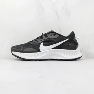 Nike Noir Blanc Tissu maille supérieure Semelle intermédiaire sculptée Chaussures de course