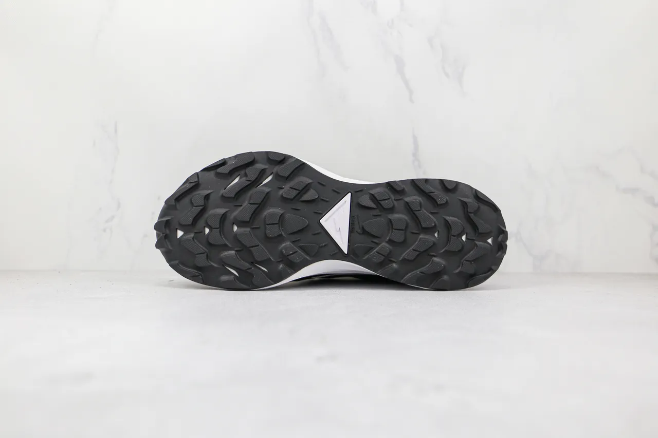 Nike Black White Mesh Upper Sculpted Midsole Running Shoes 3