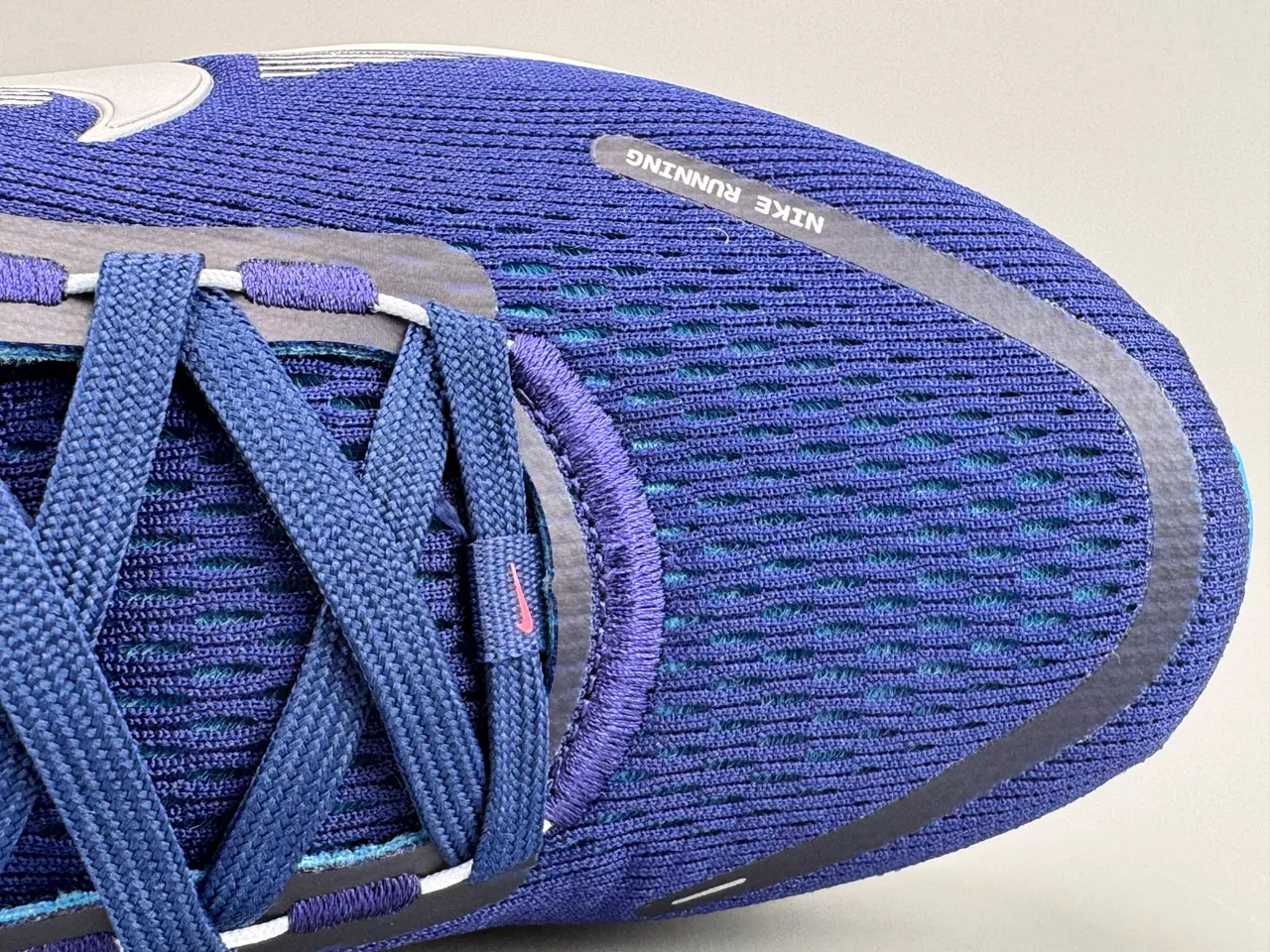 Nike Chaussures de running avec upper en knit ingénierie bleu et violet, motif ondulé sur la semelle ZoomX 2