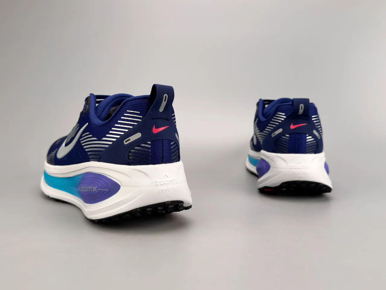 Nike Chaussures de running avec upper en knit ingénierie bleu et violet, motif ondulé sur la semelle ZoomX 6